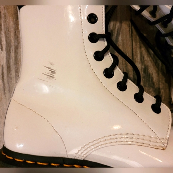 DR MARTENS 1460 Women's size 7 White smooth patent leather 8 eye lace-up boots - Picture 7 of 15